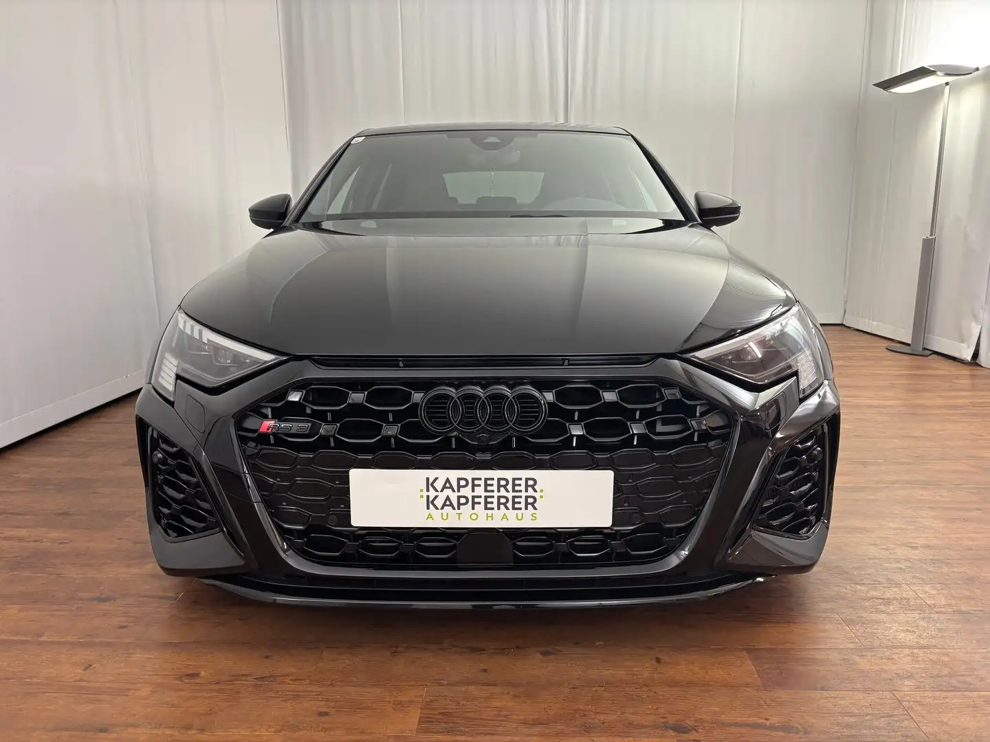 Vehicle image, number 3