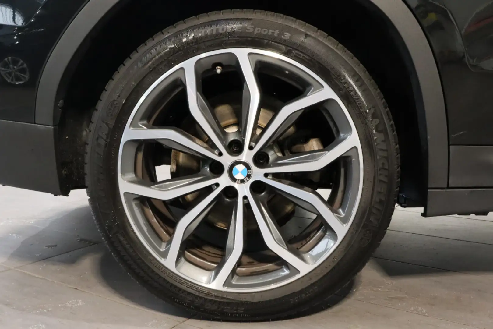Vehicle image, number 3
