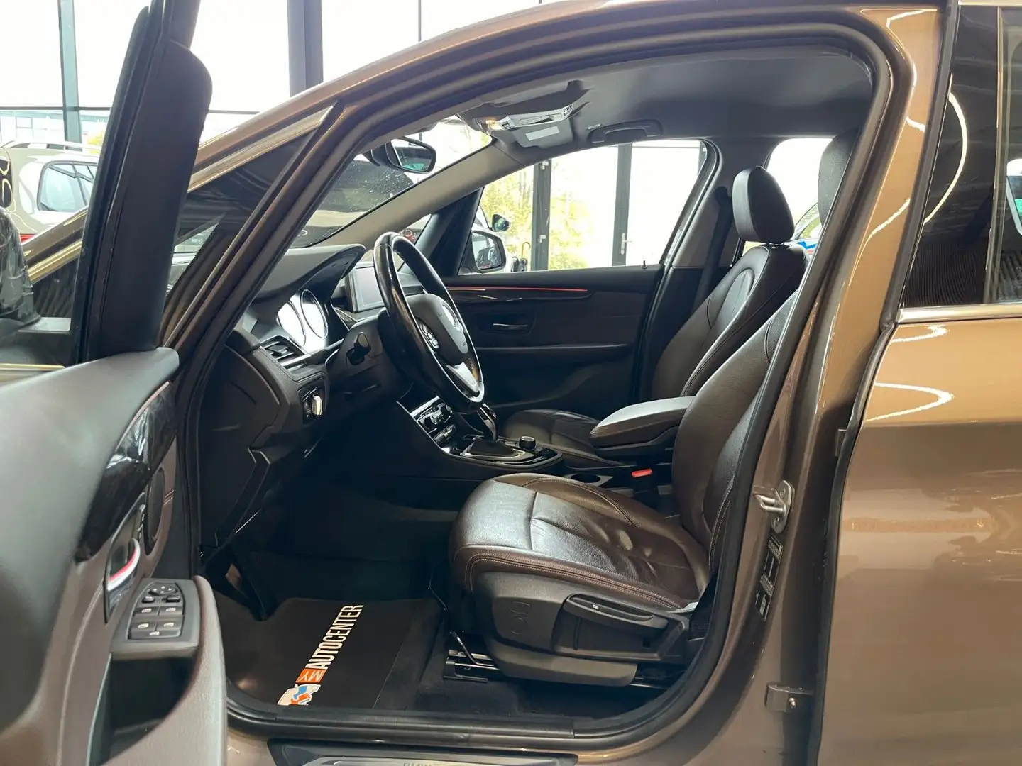 Vehicle image, number 9