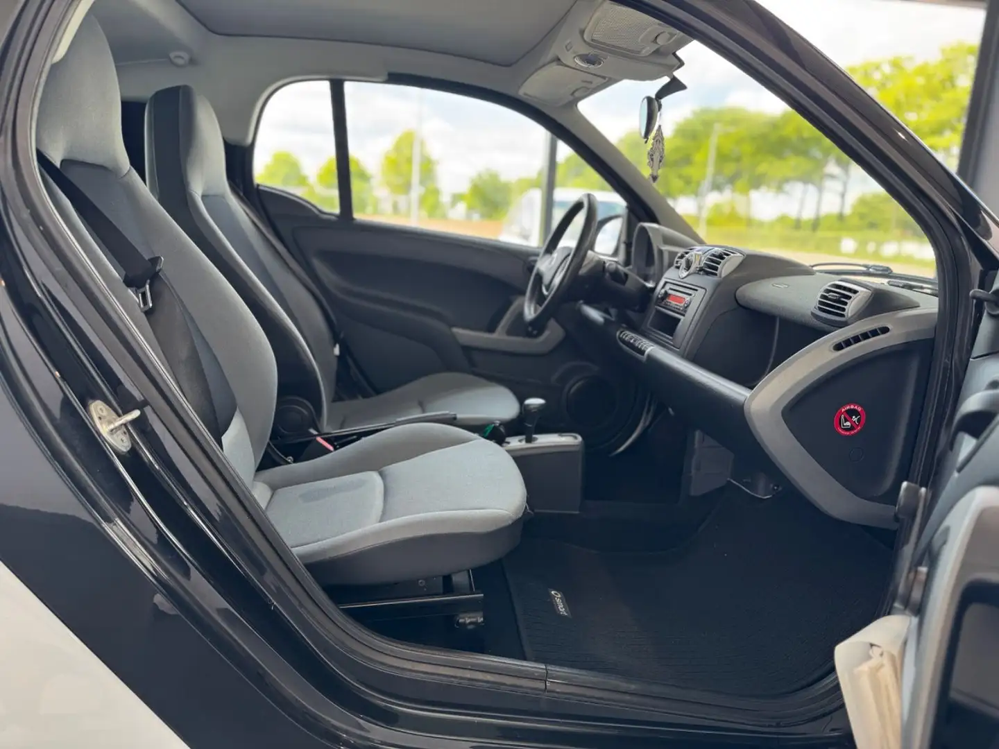 Vehicle image, number 9