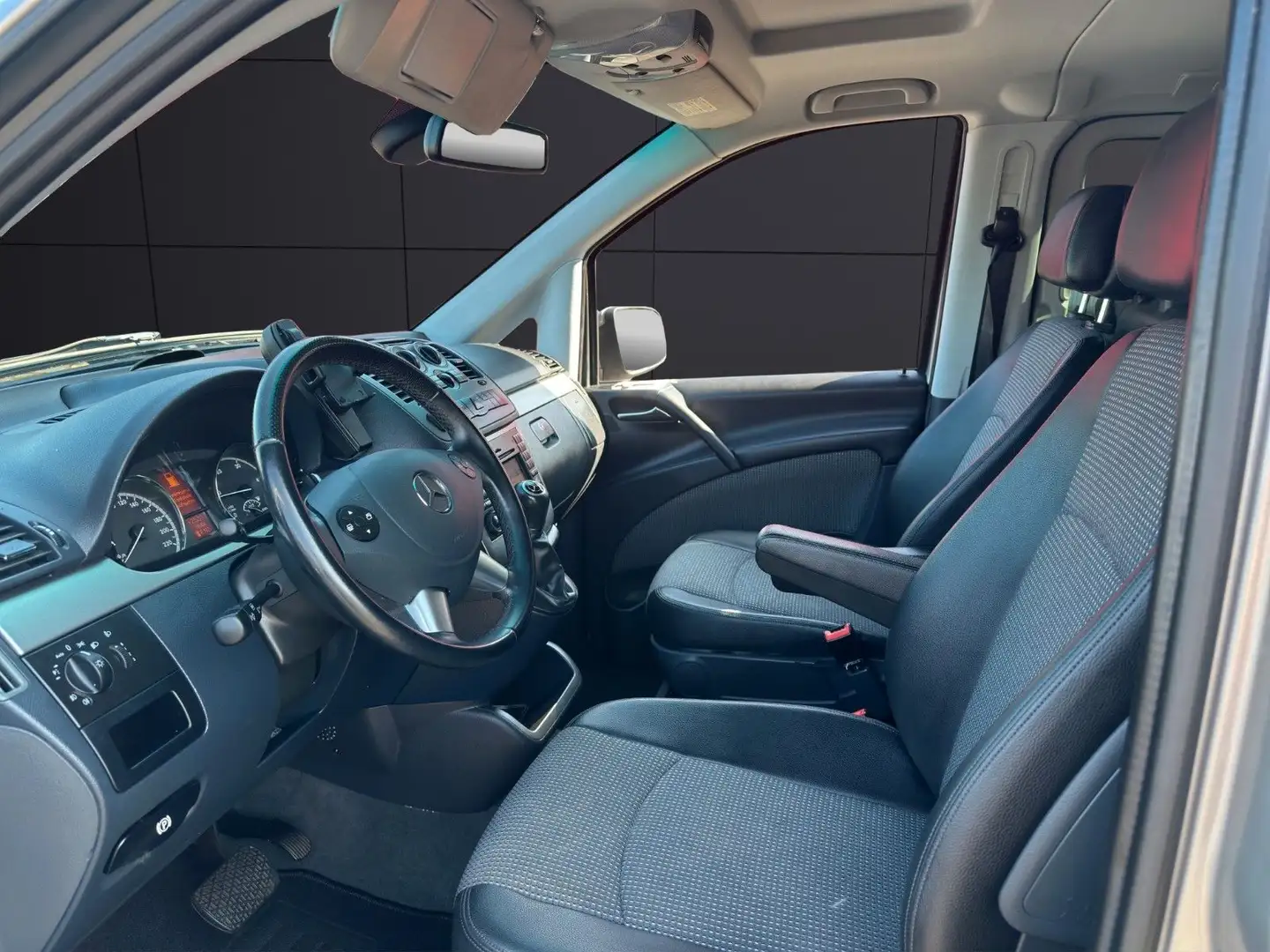 Vehicle image, number 8