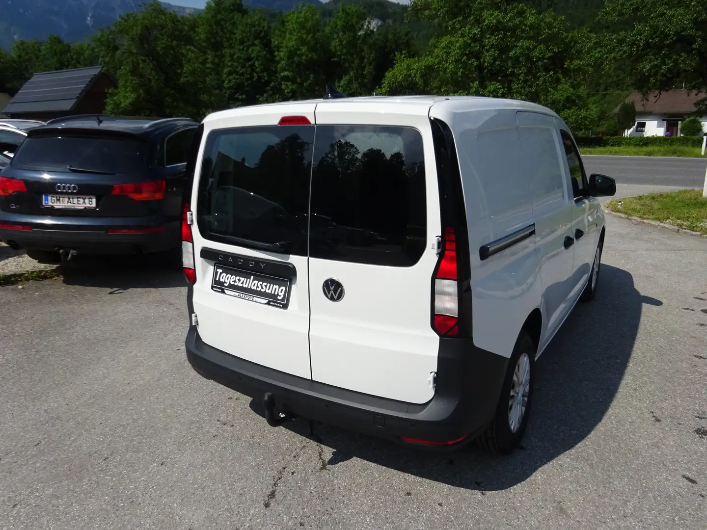 Vehicle image, number 9