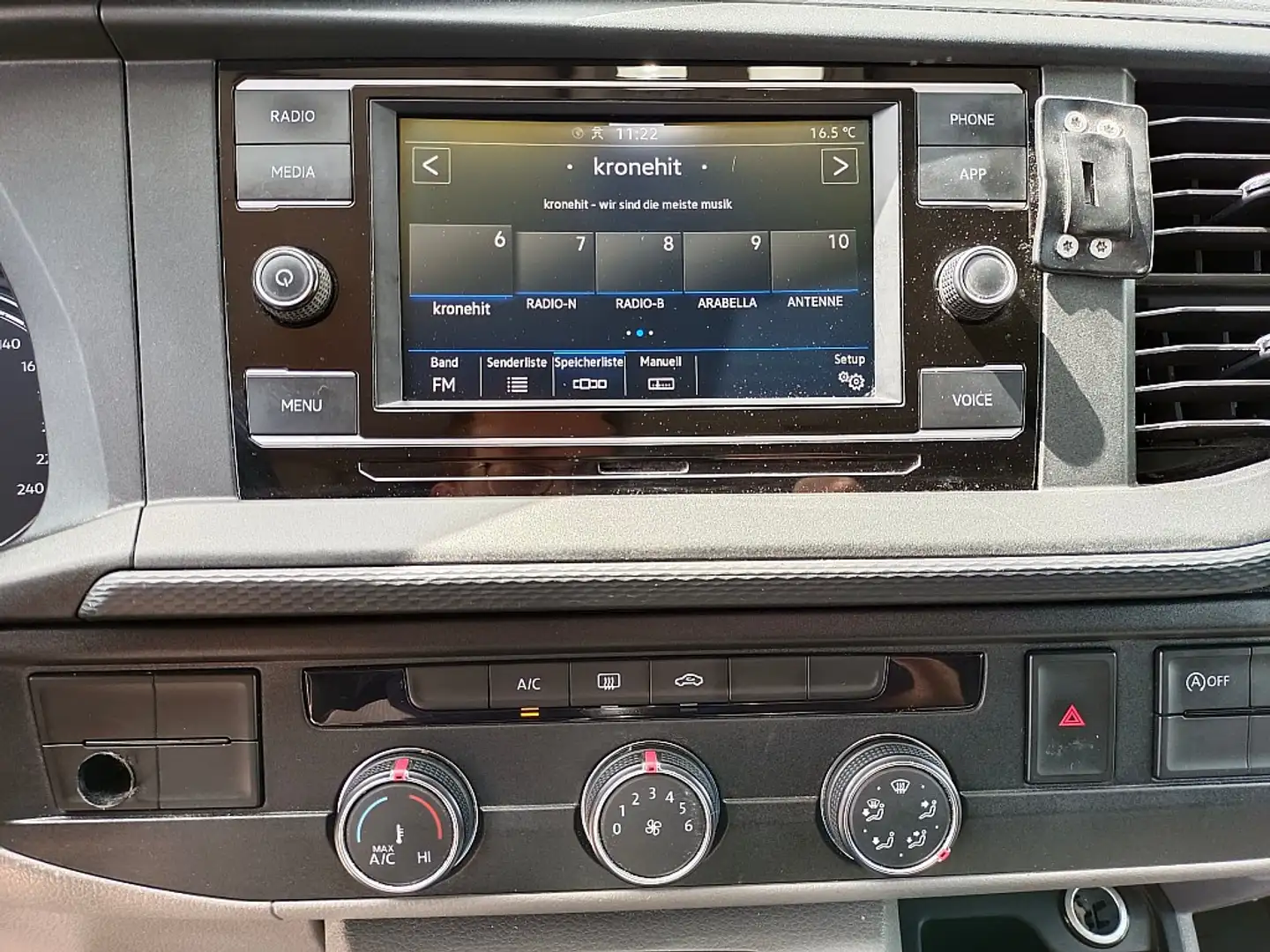 Vehicle image, number 10