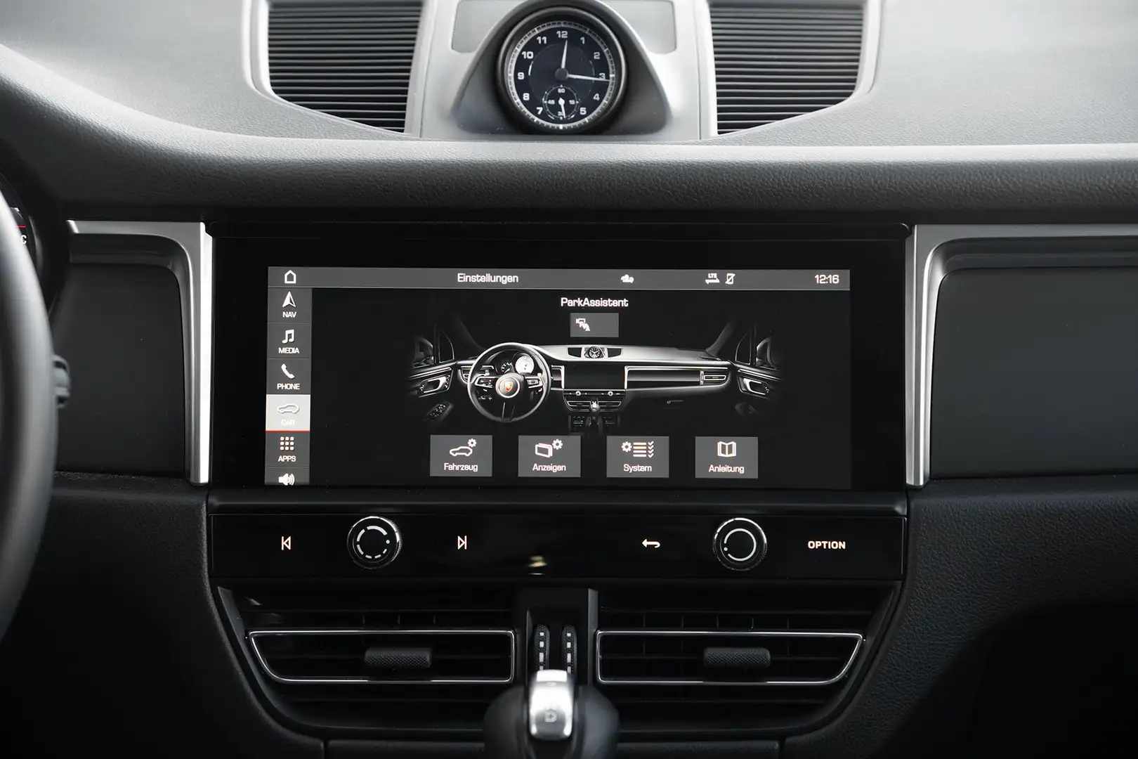 Vehicle image, number 19