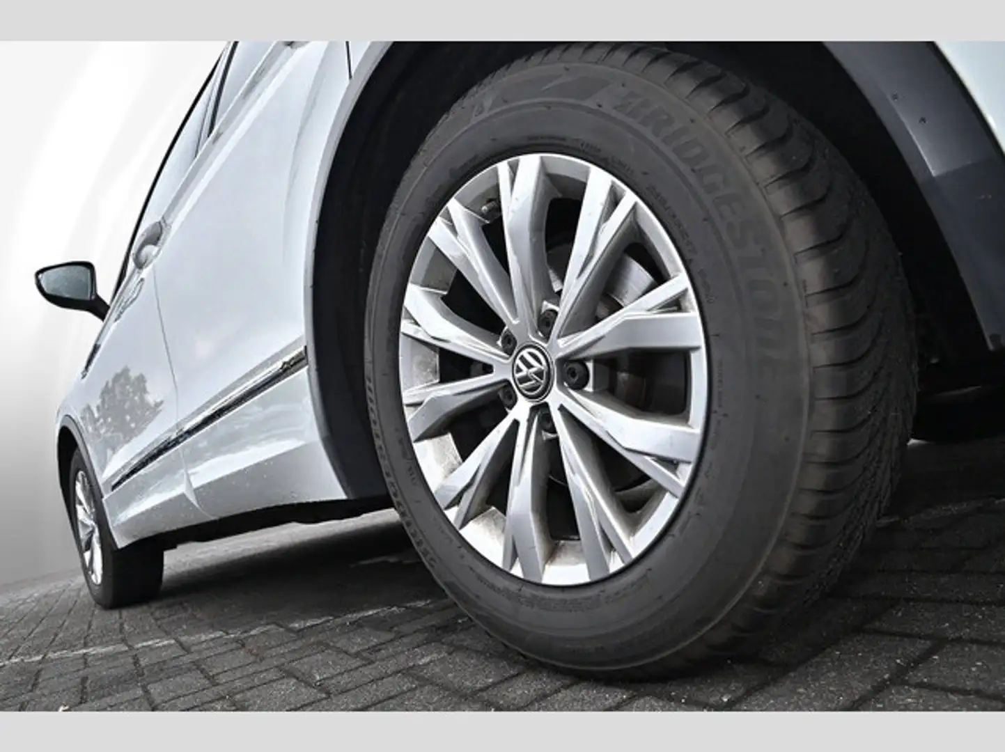 Vehicle image, number 5