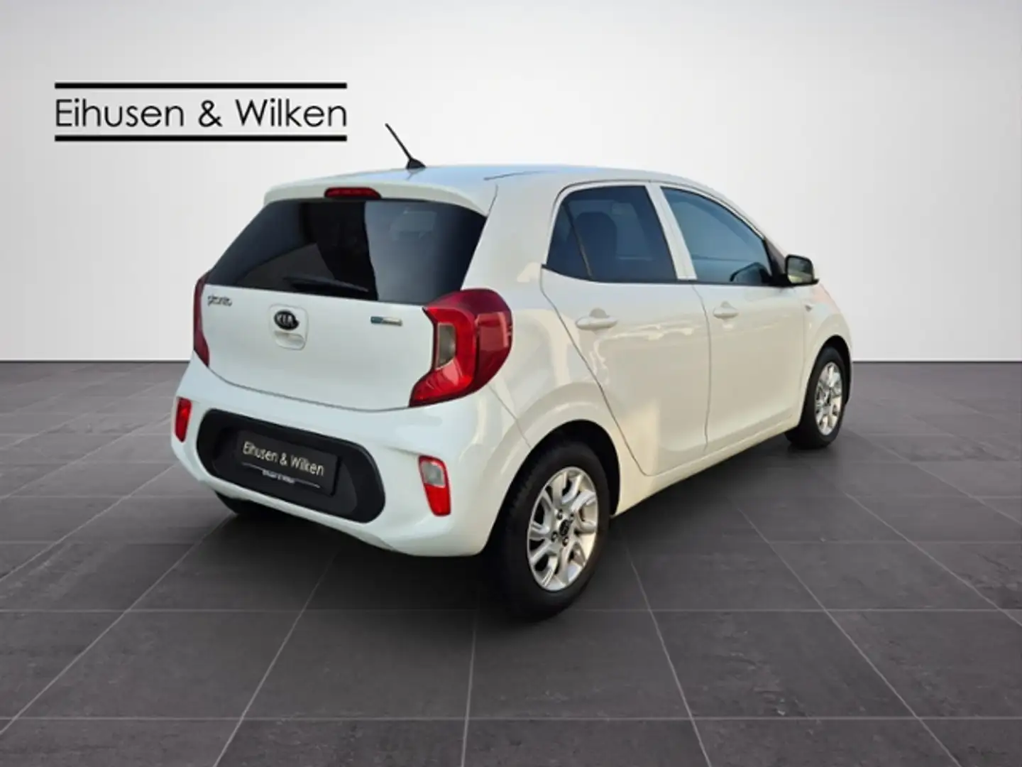 Vehicle image, number 6