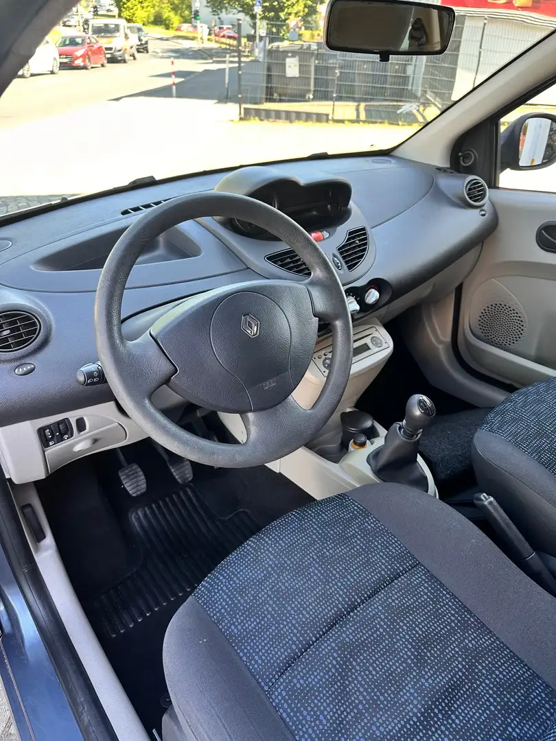 Vehicle image, number 8