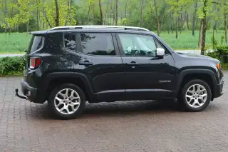 Vehicle image thumbnail, number 7