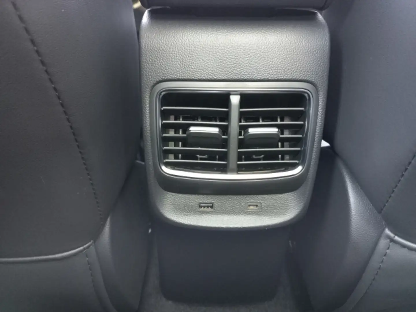 Vehicle image, number 8