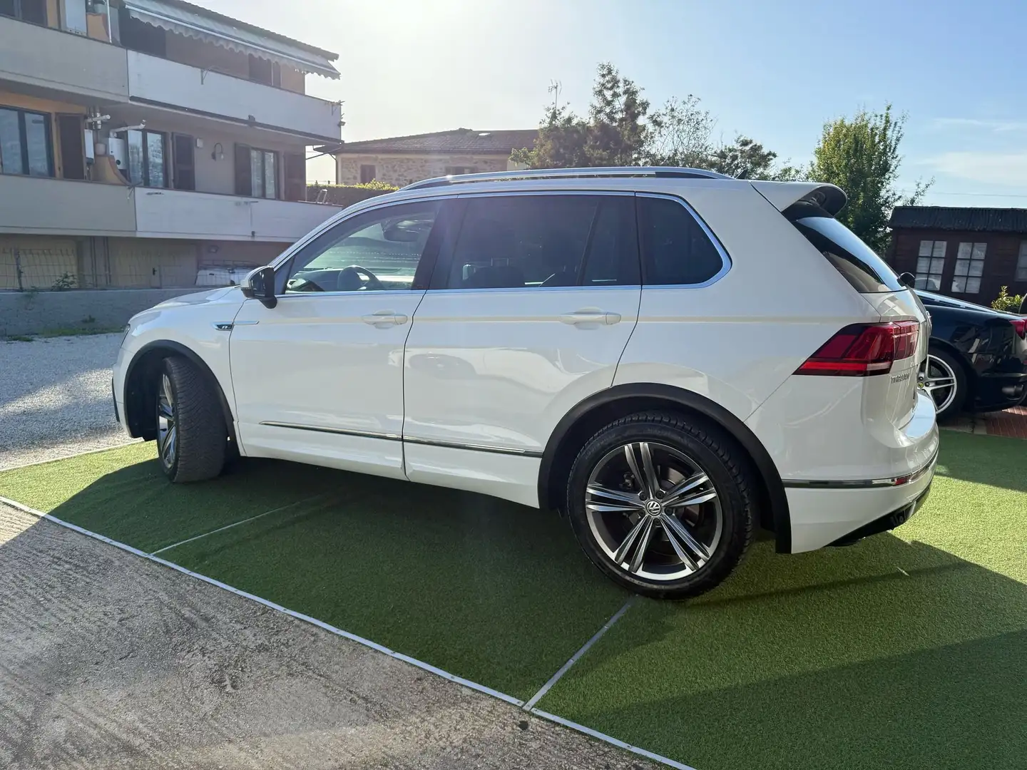 Vehicle image, number 4
