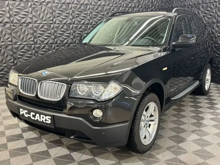 Additional image of the vehicle