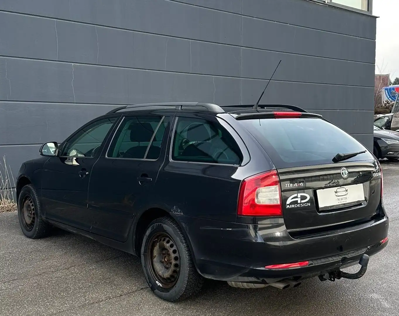 Vehicle image, number 6