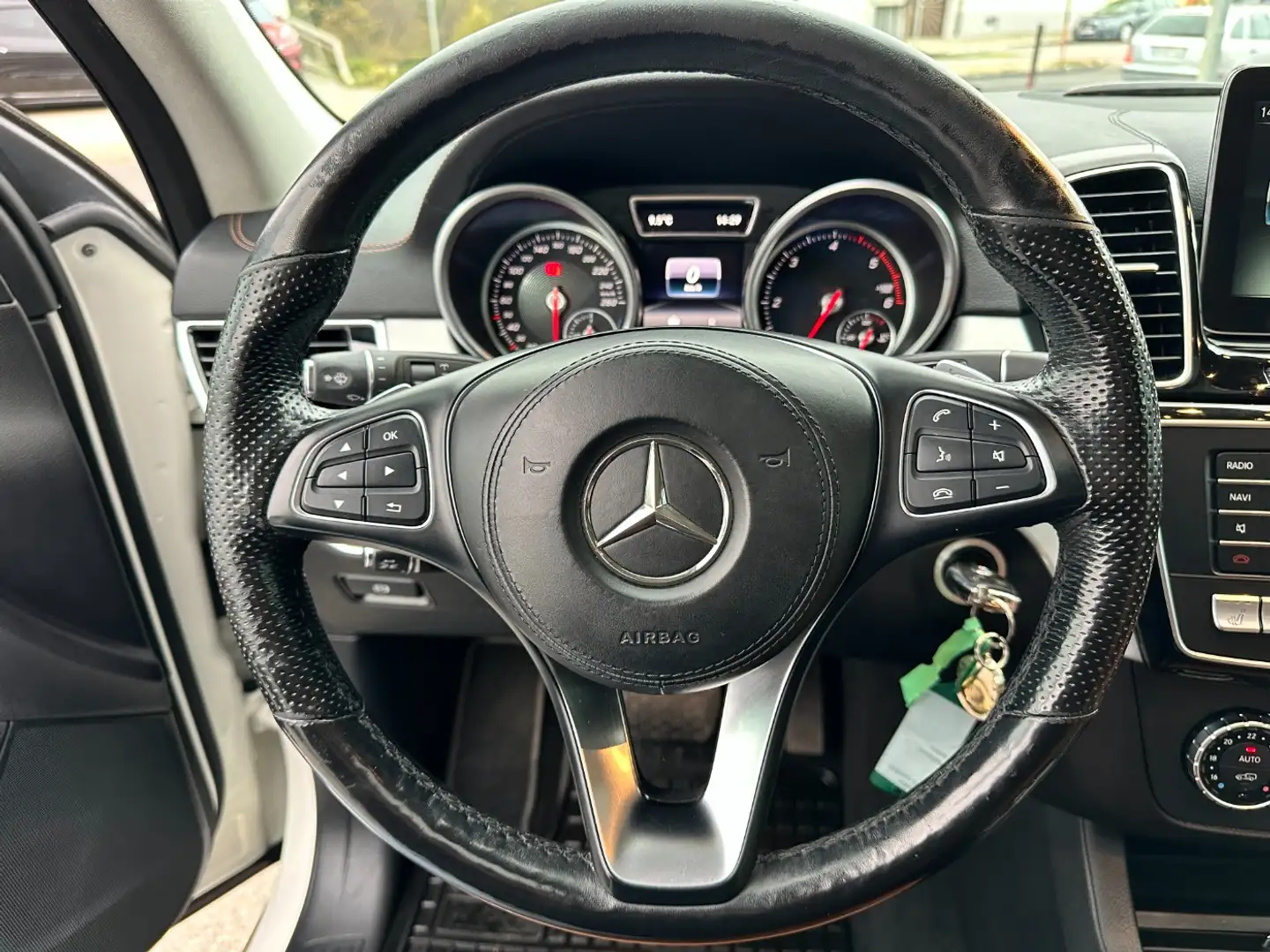 Vehicle image, number 16