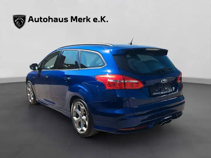 Additional image of the vehicle