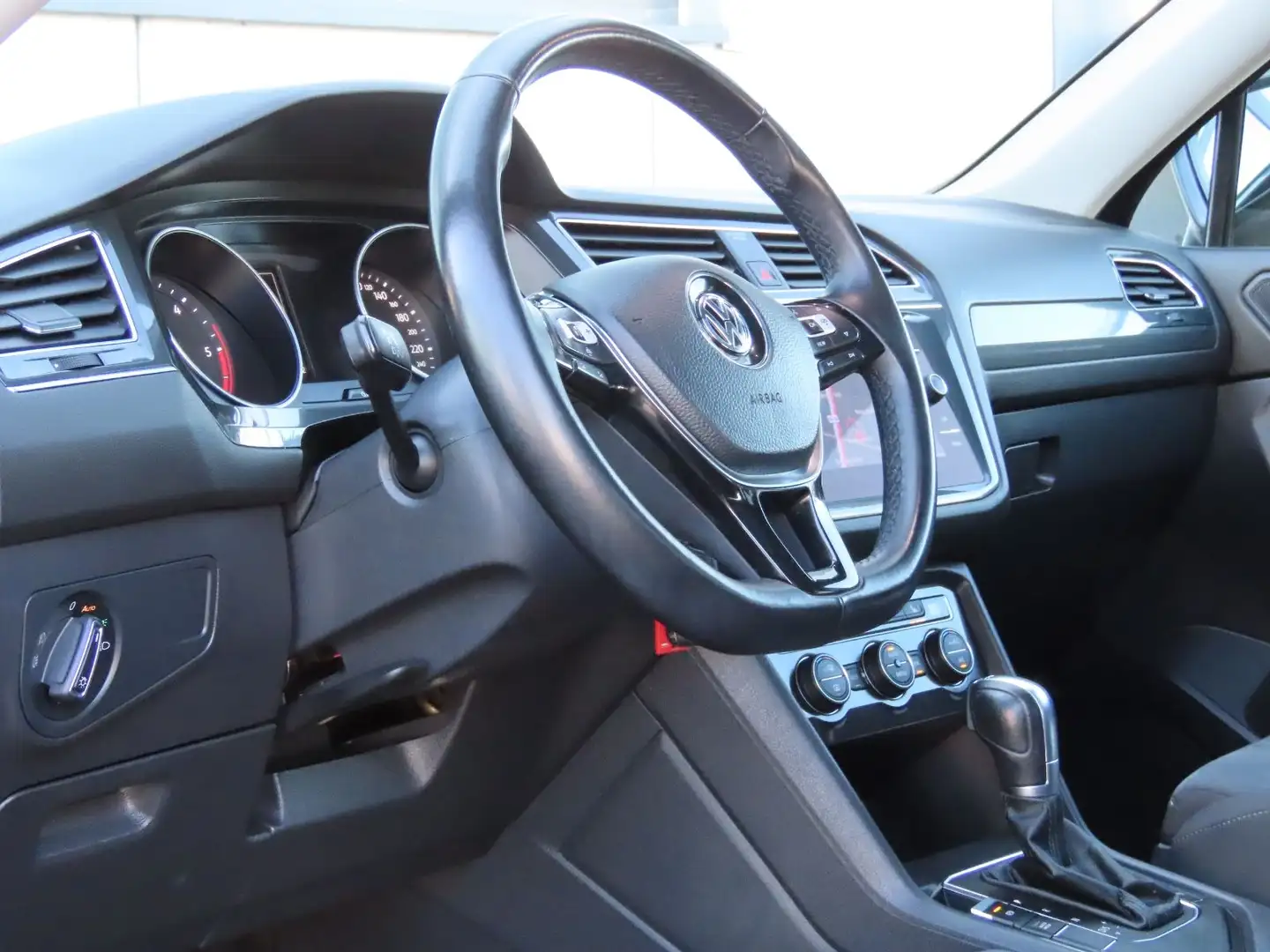Vehicle image, number 9