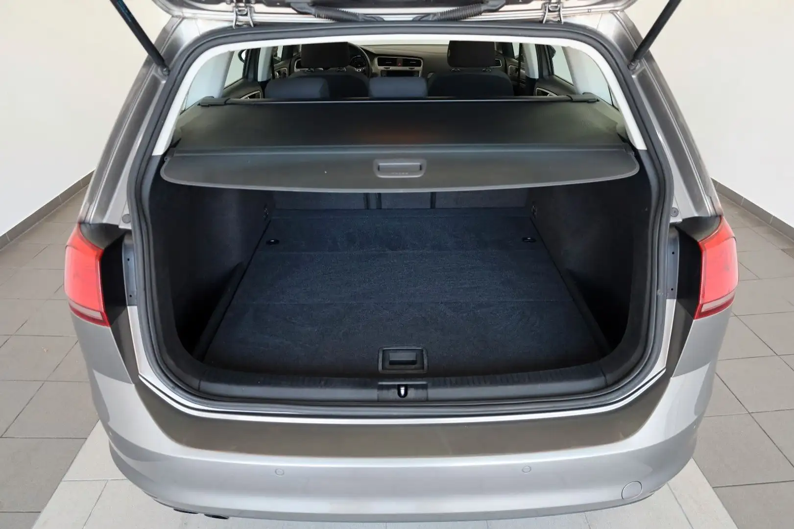 Vehicle image, number 19