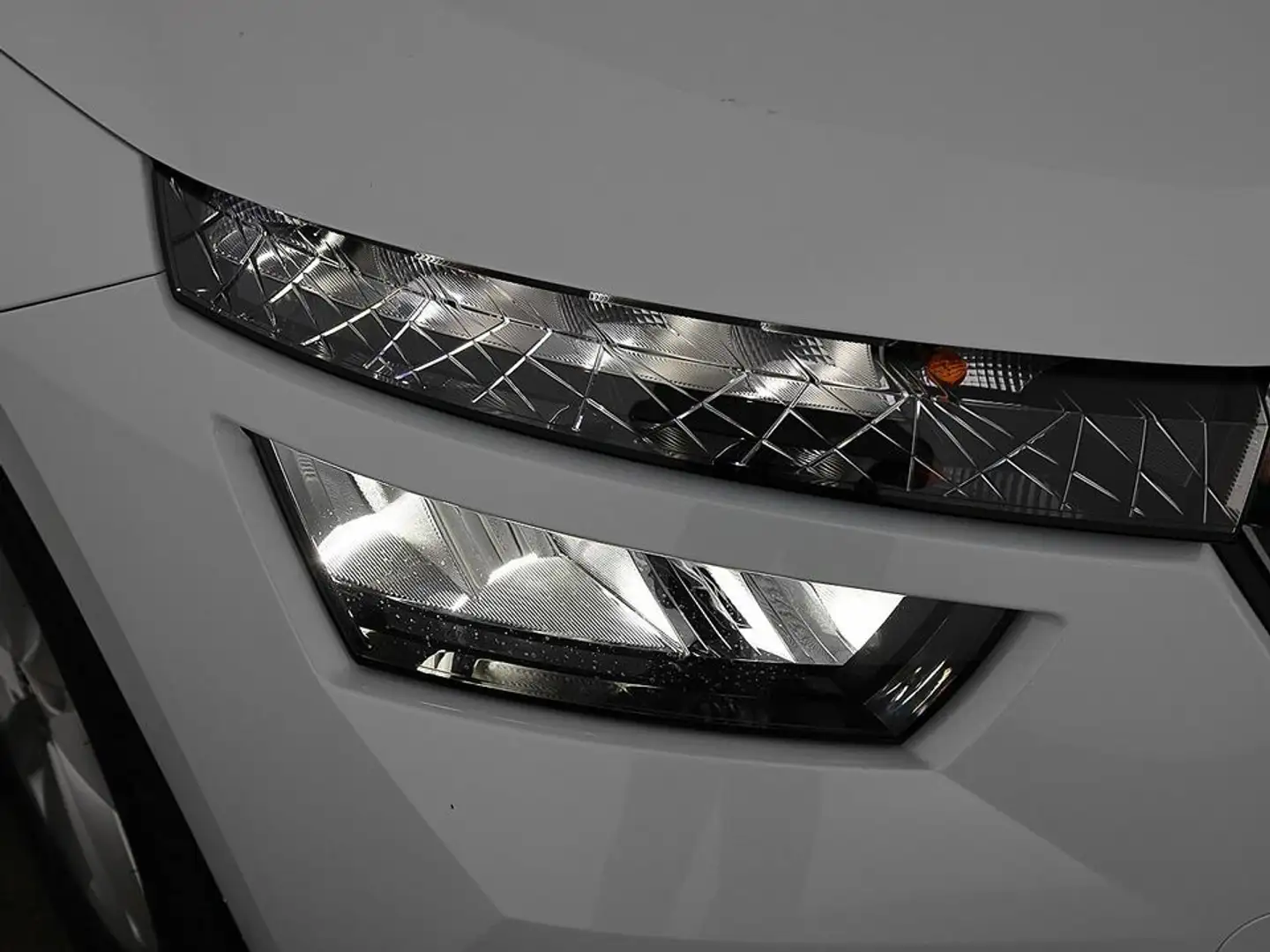 Vehicle image, number 9