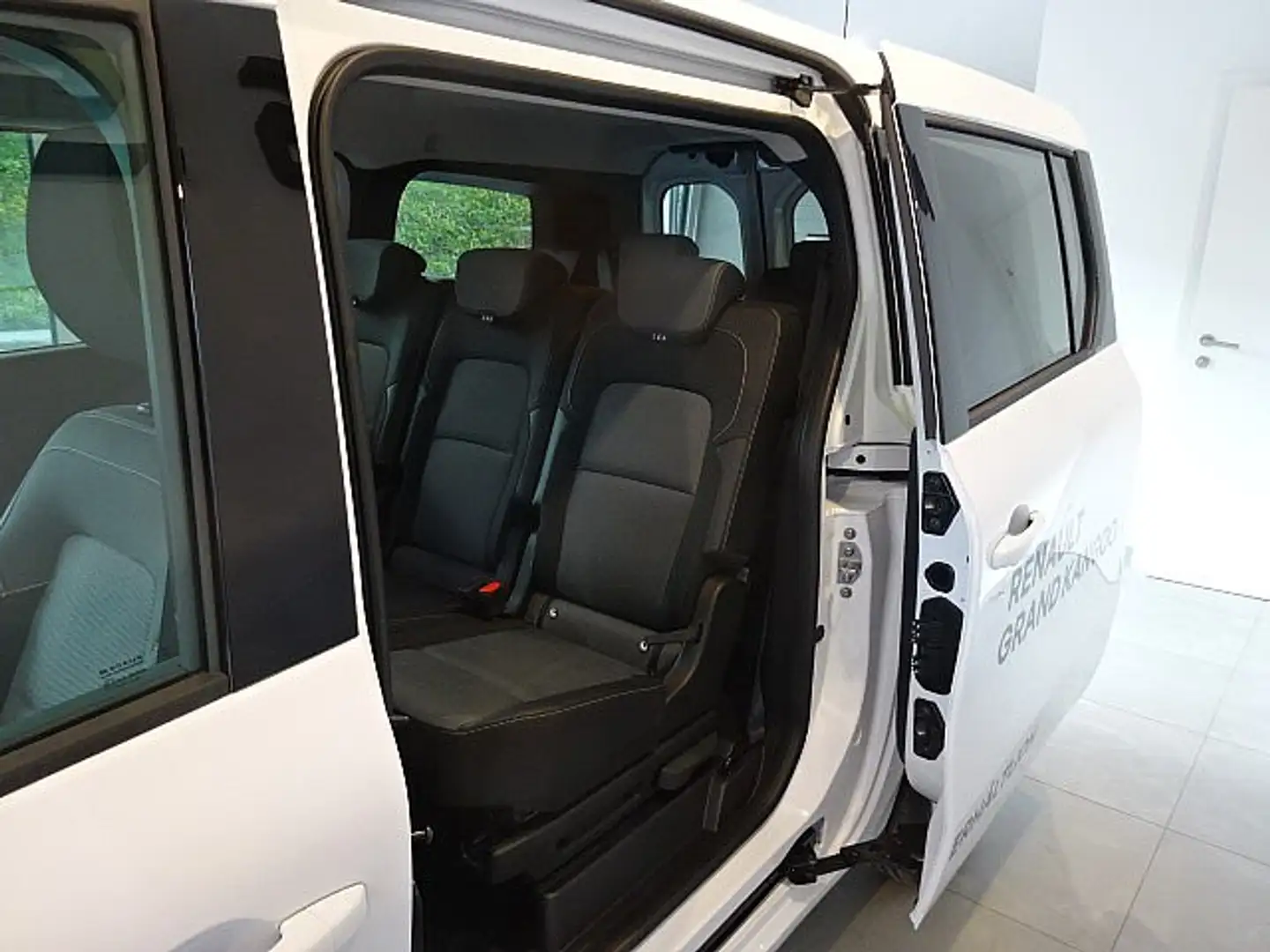 Vehicle image, number 4