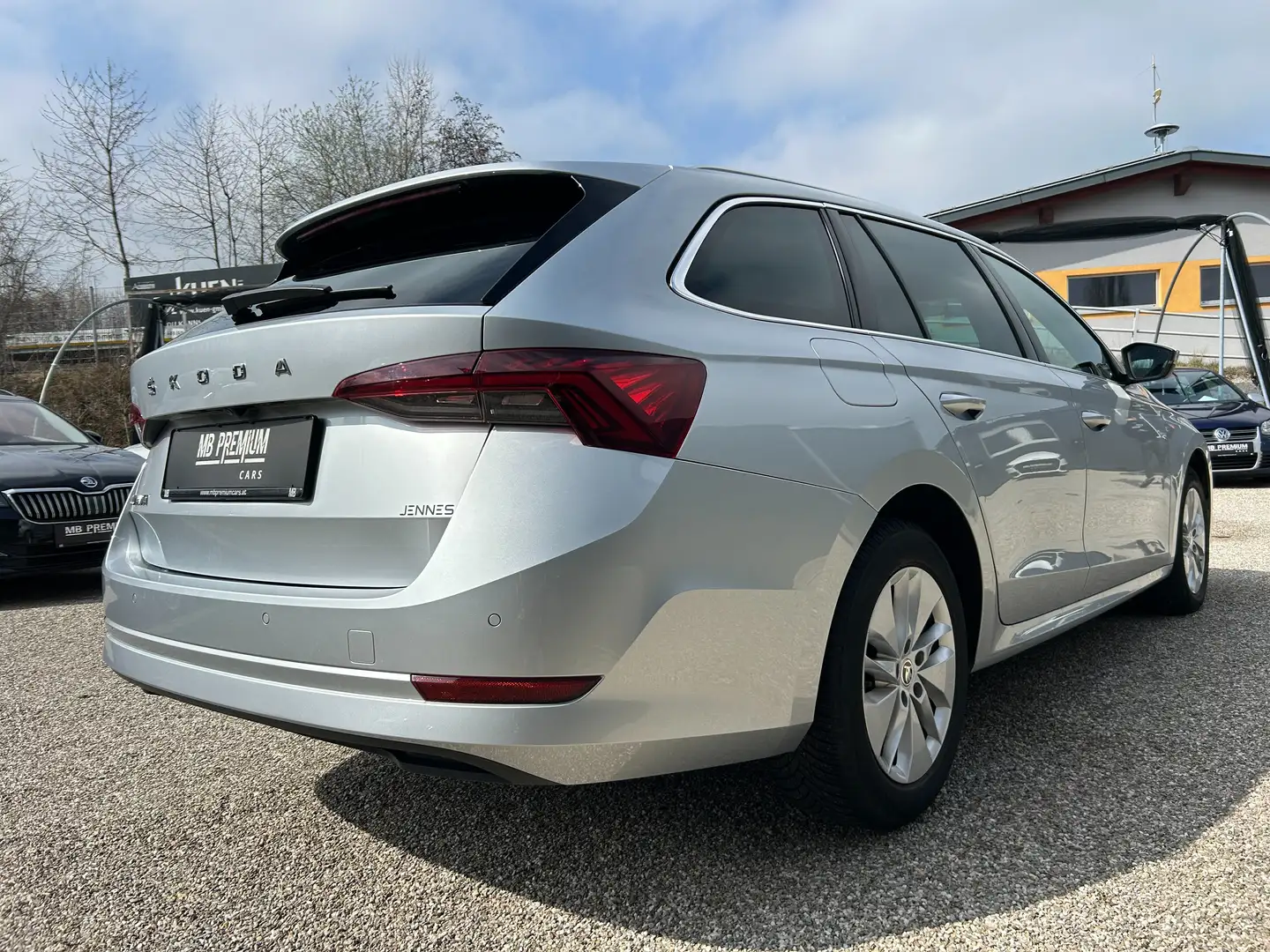 Vehicle image, number 13