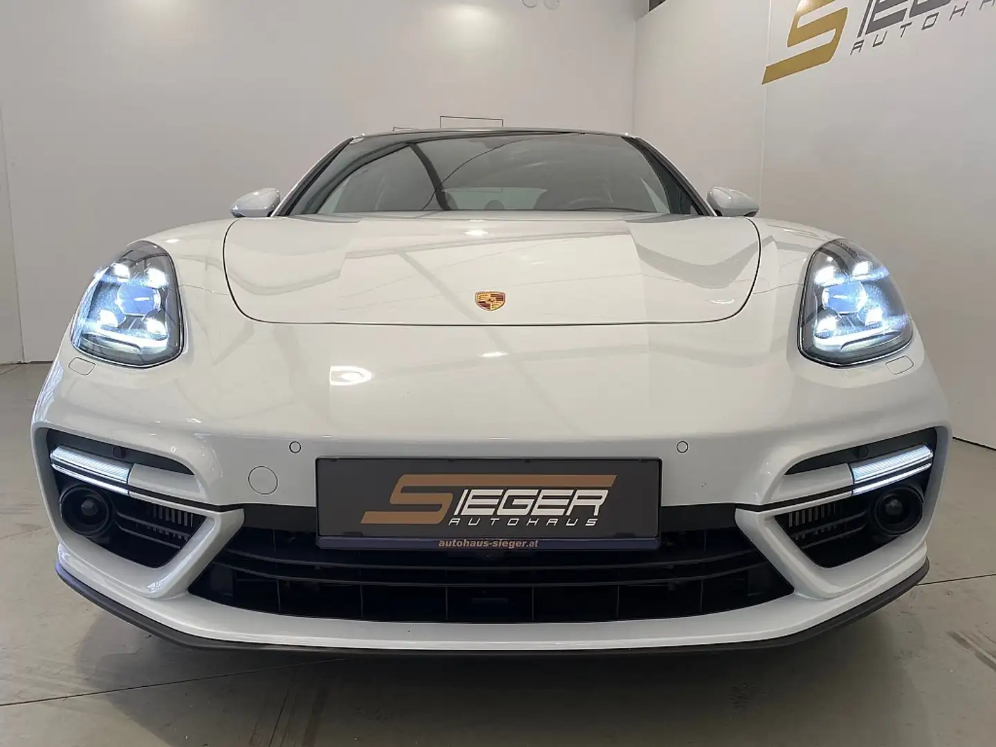 Vehicle image, number 4
