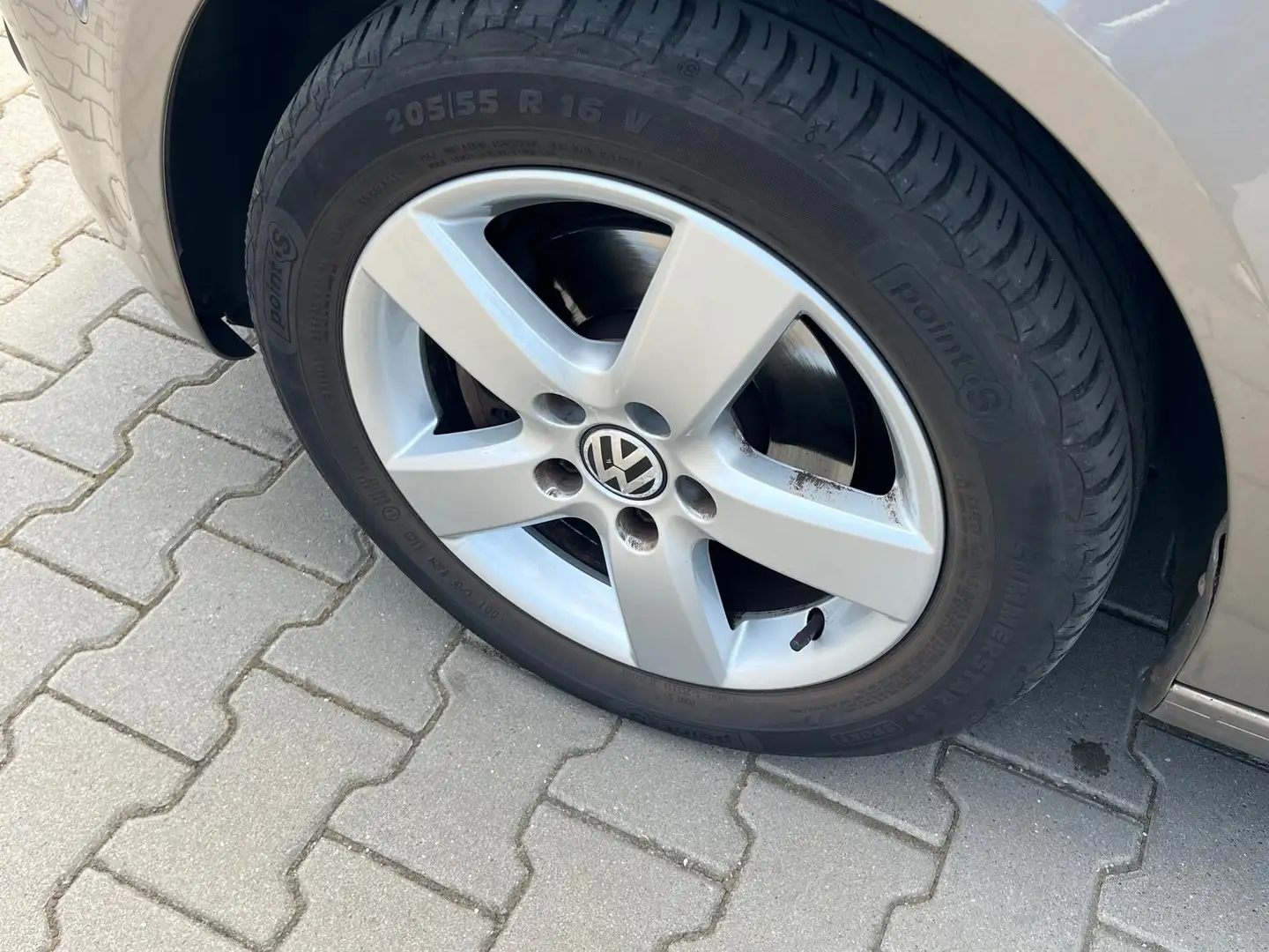 Vehicle image, number 8