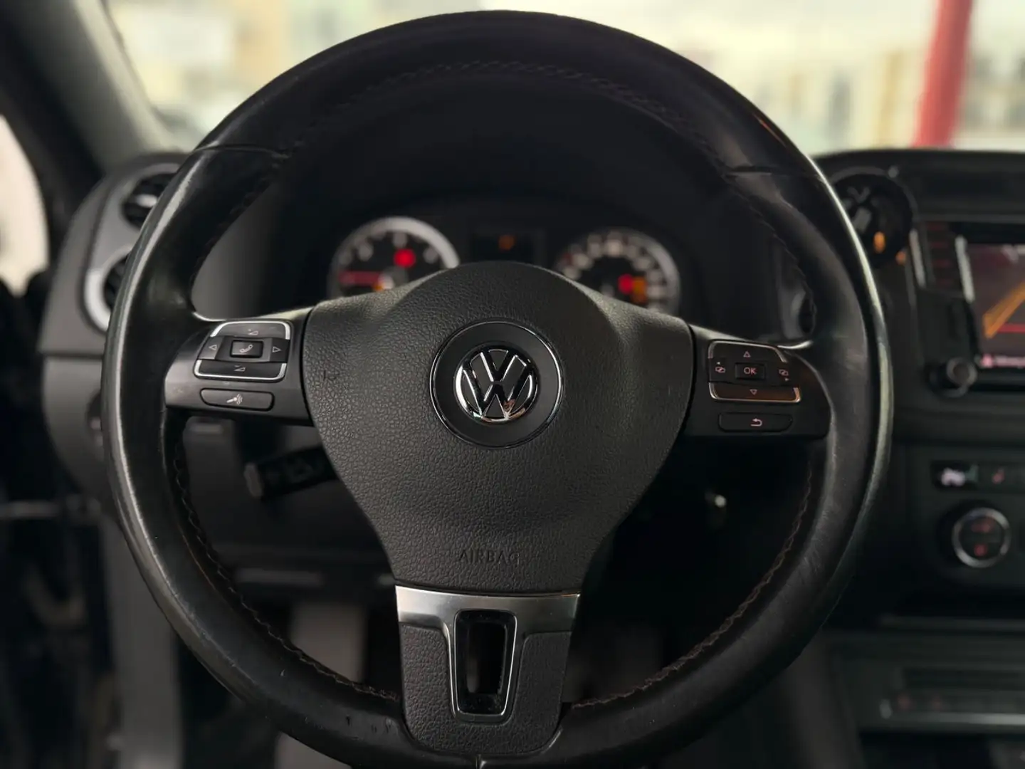 Vehicle image, number 12