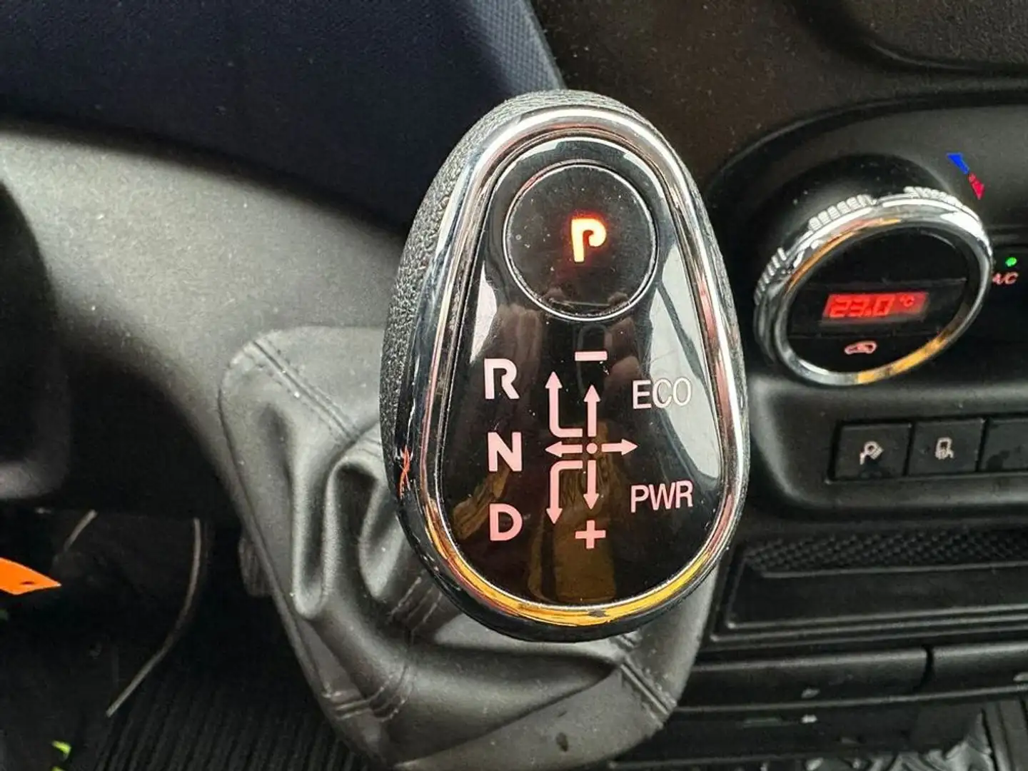 Vehicle image, number 19
