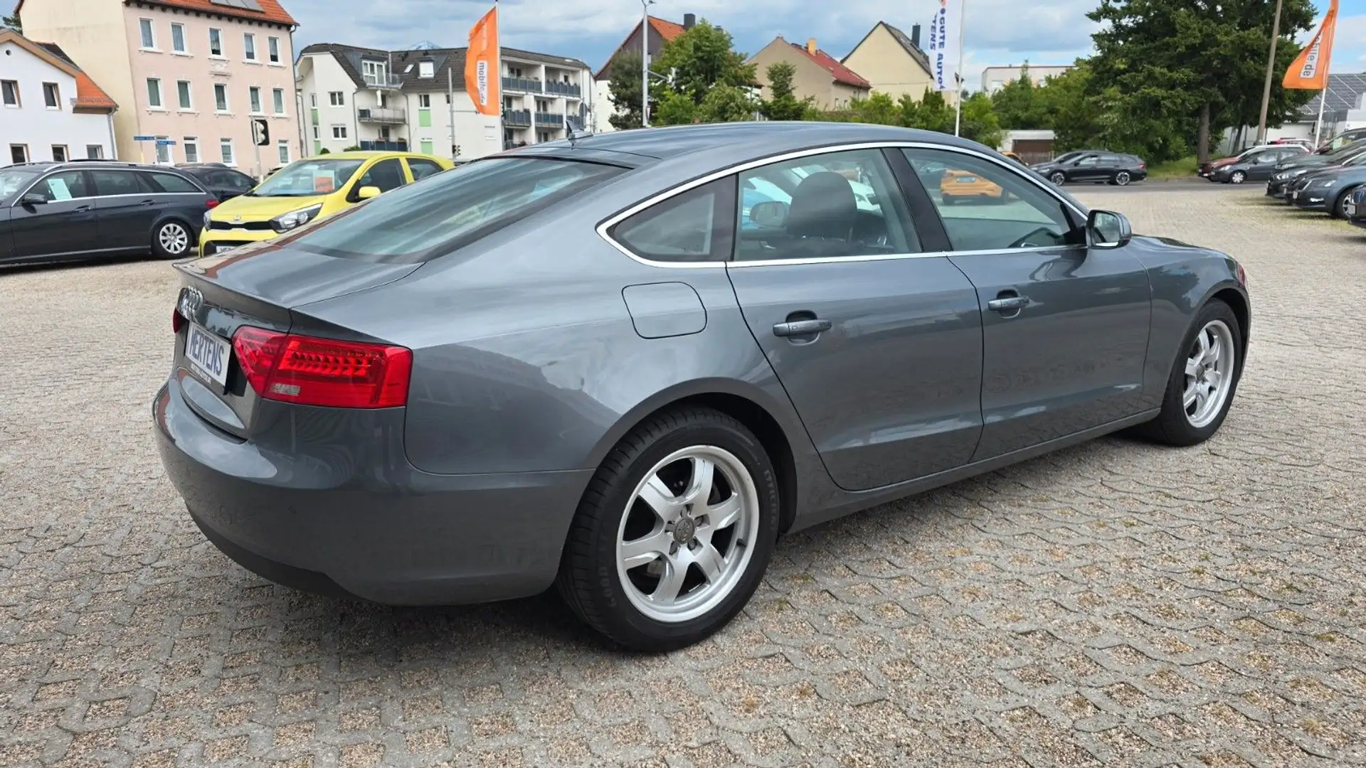 Vehicle image, number 4