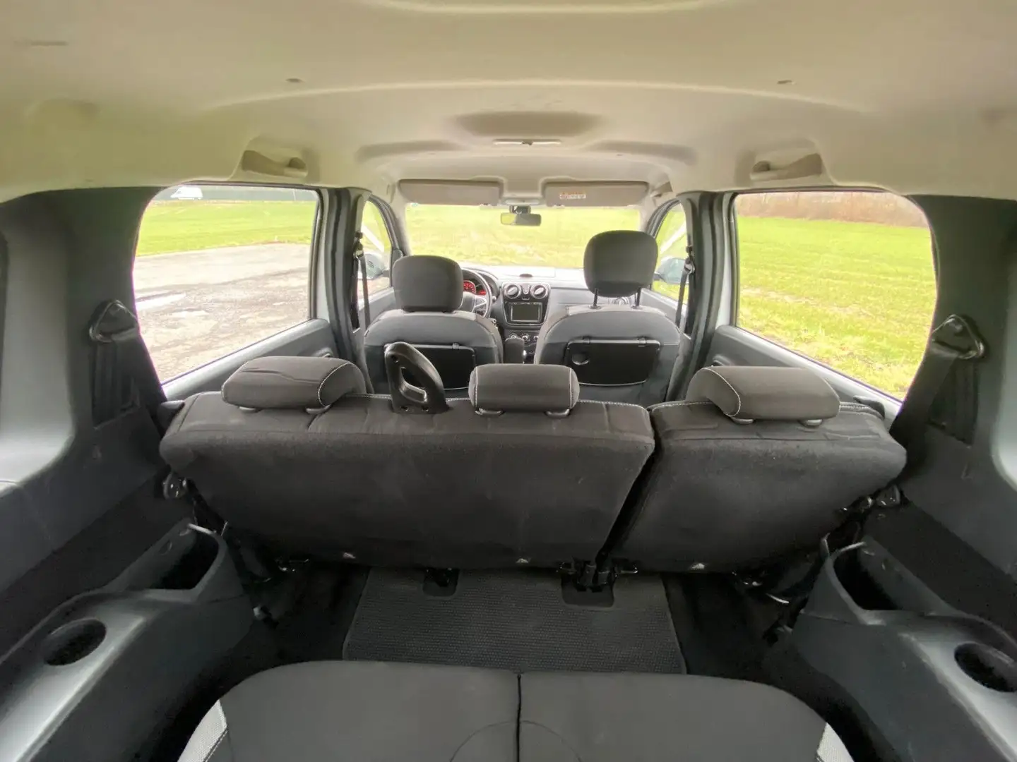 Vehicle image, number 6