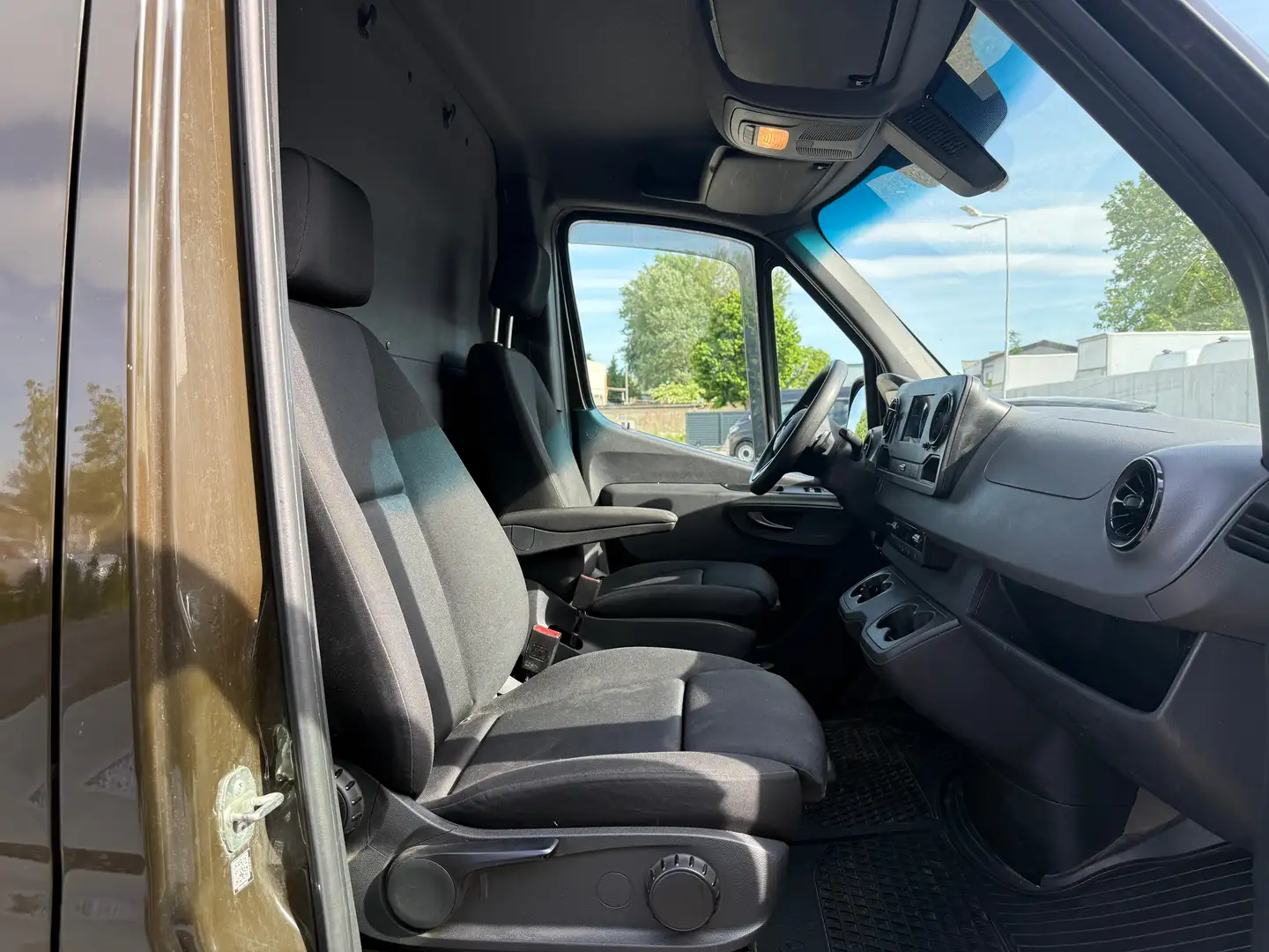 Vehicle image, number 8