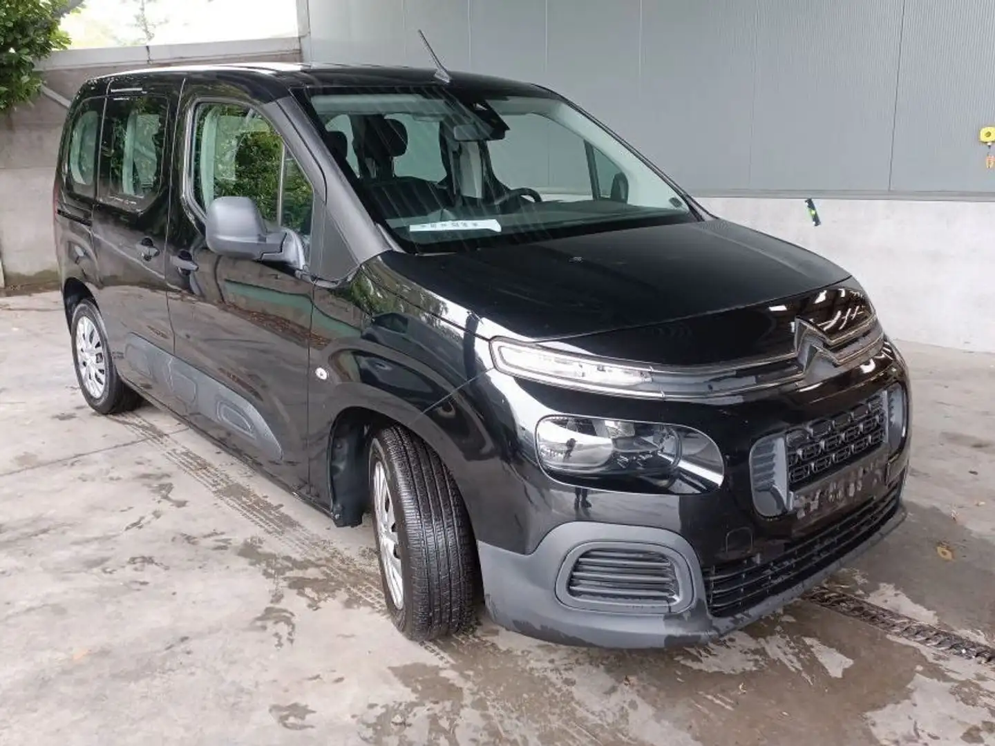 Vehicle image, number 2