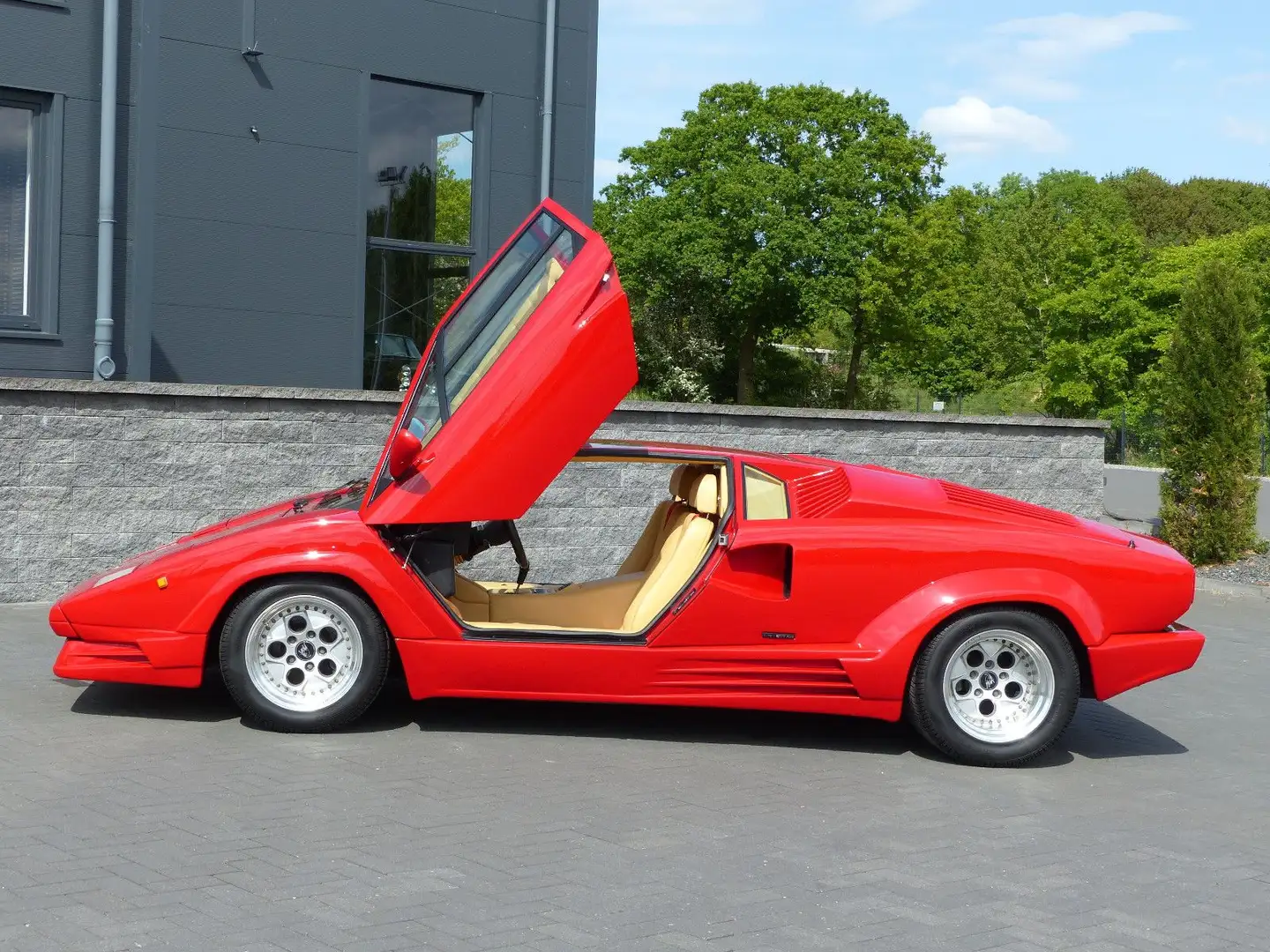 Vehicle image, number 4