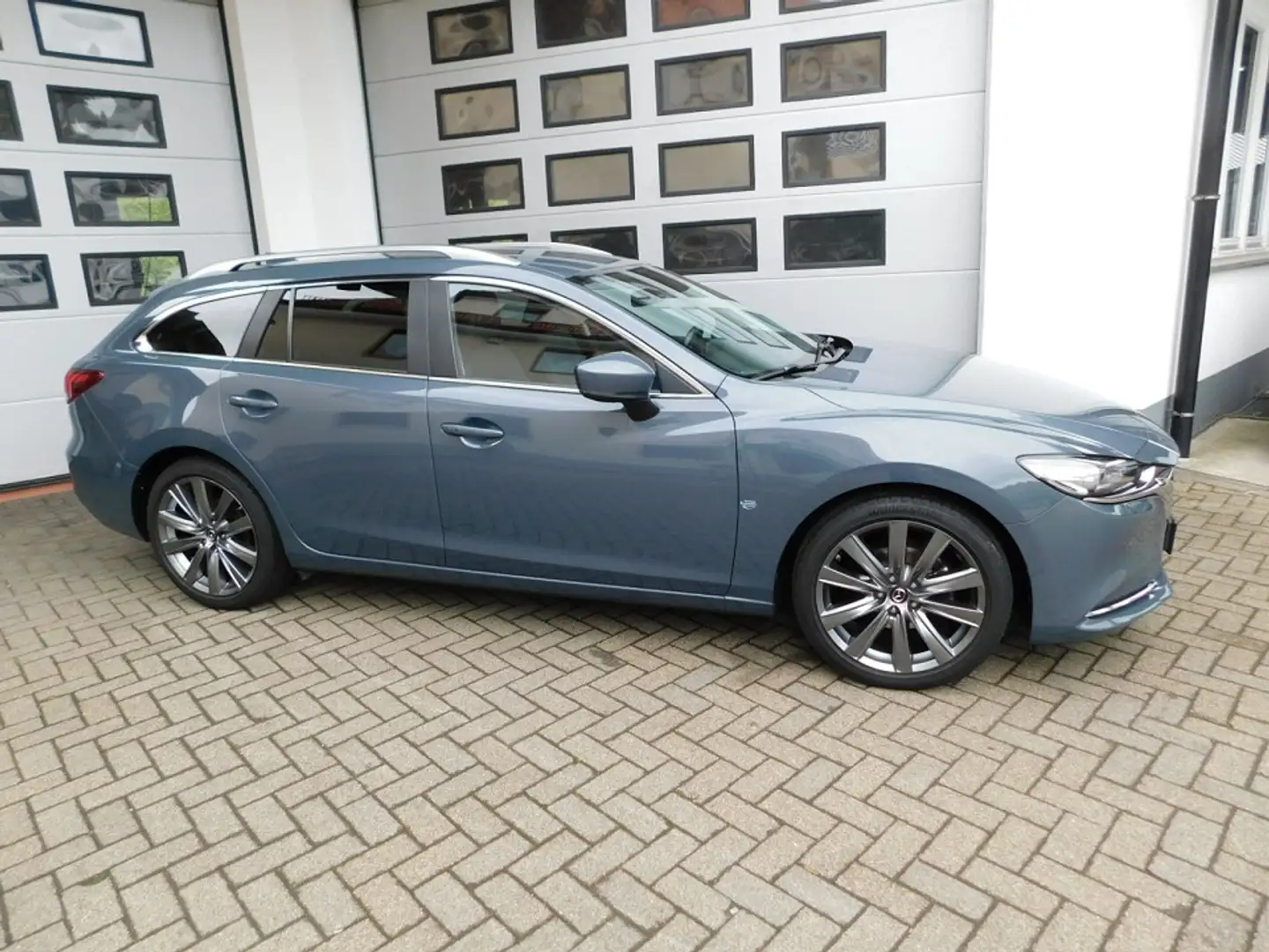 Vehicle image, number 3