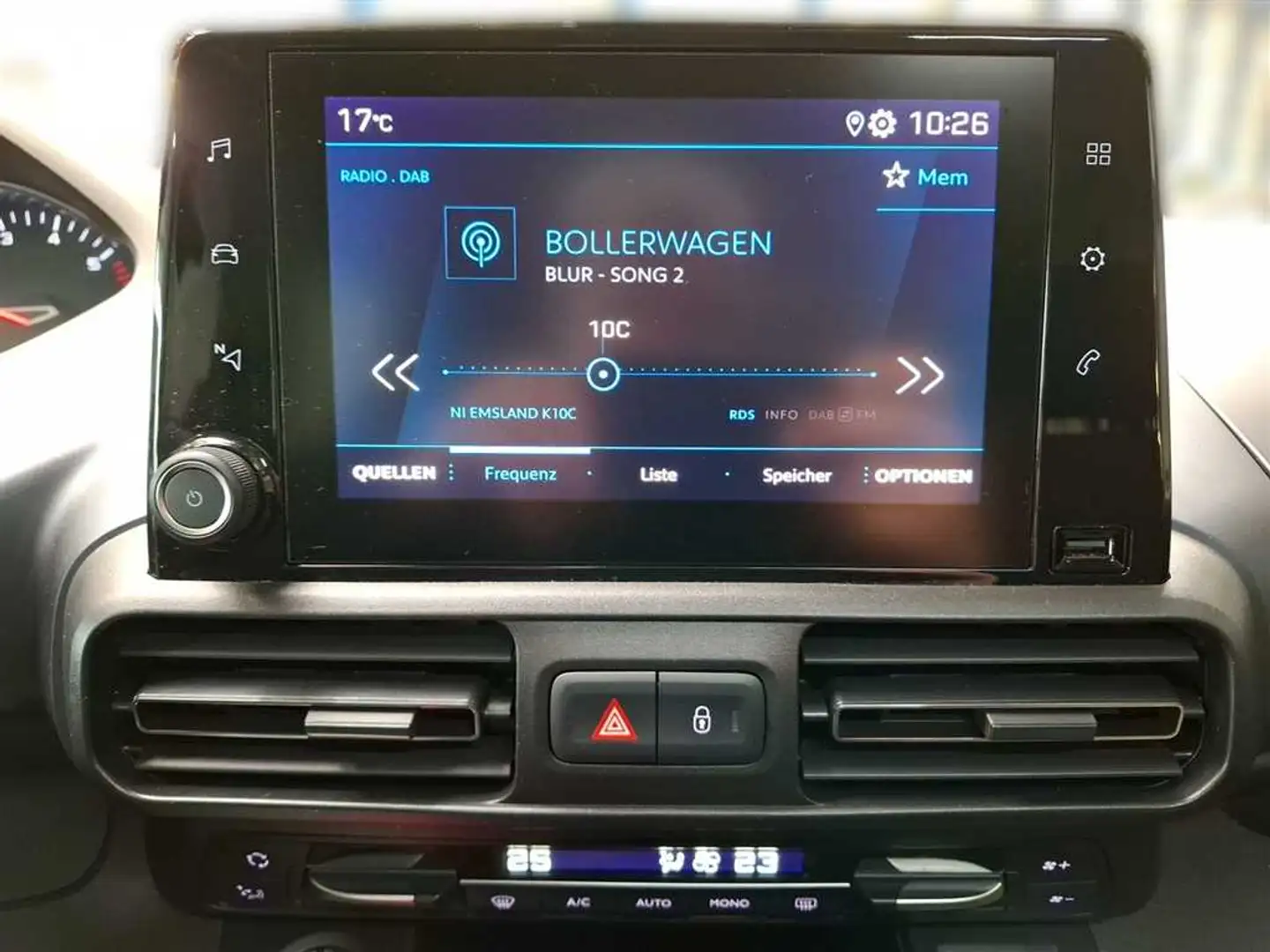 Vehicle image, number 11