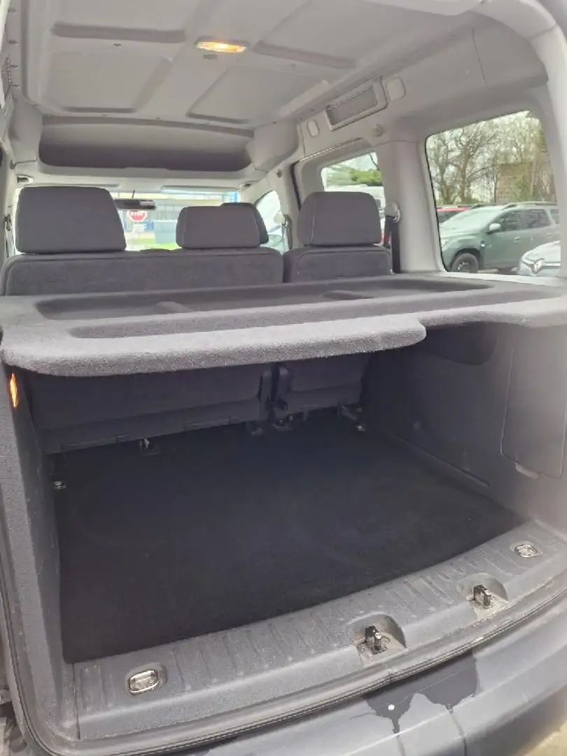 Vehicle image, number 8