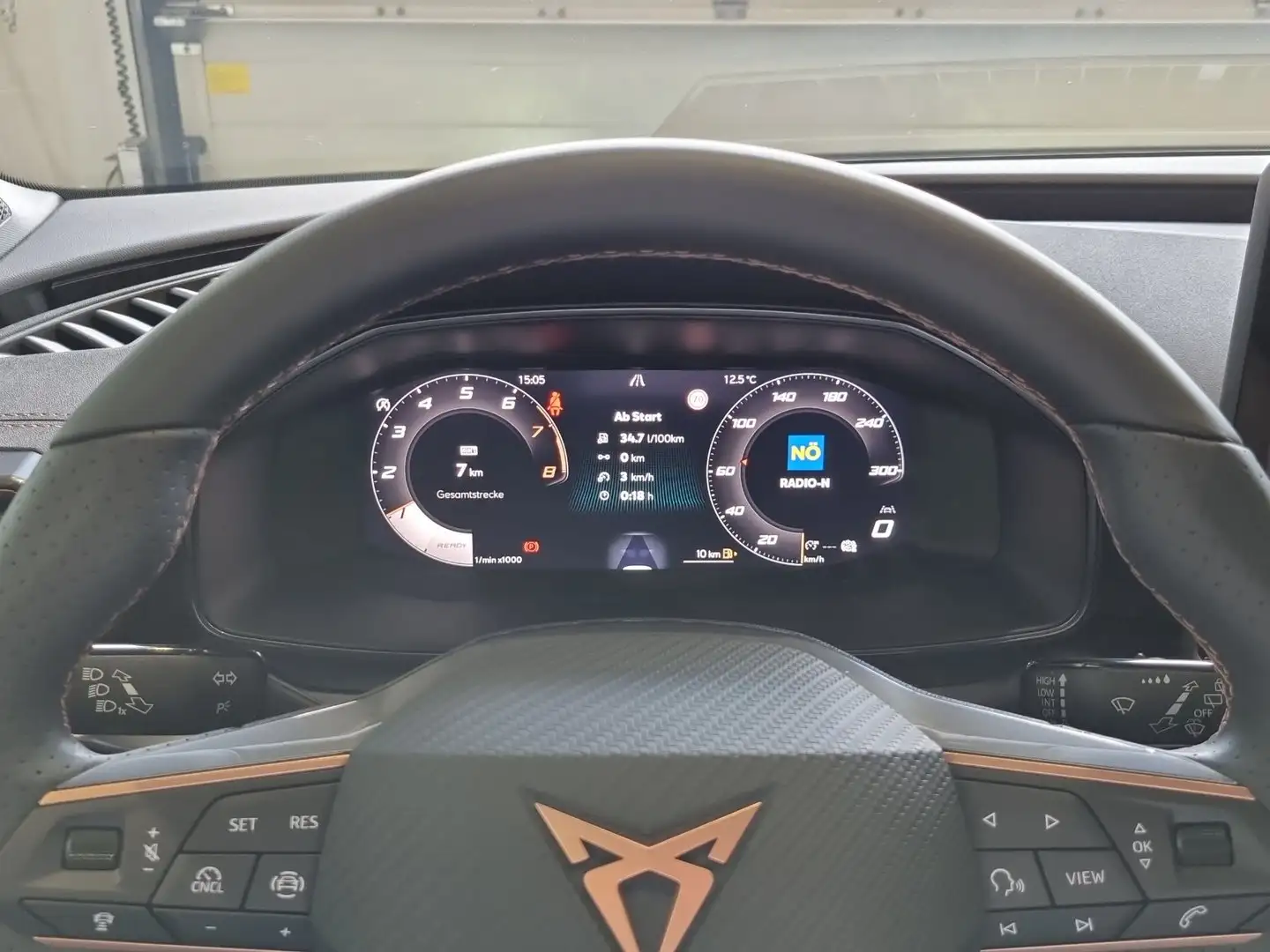 Vehicle image, number 8