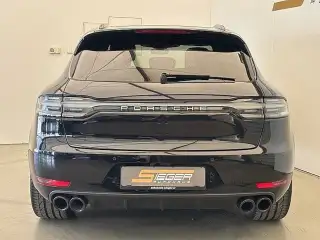 Vehicle image thumbnail, number 4