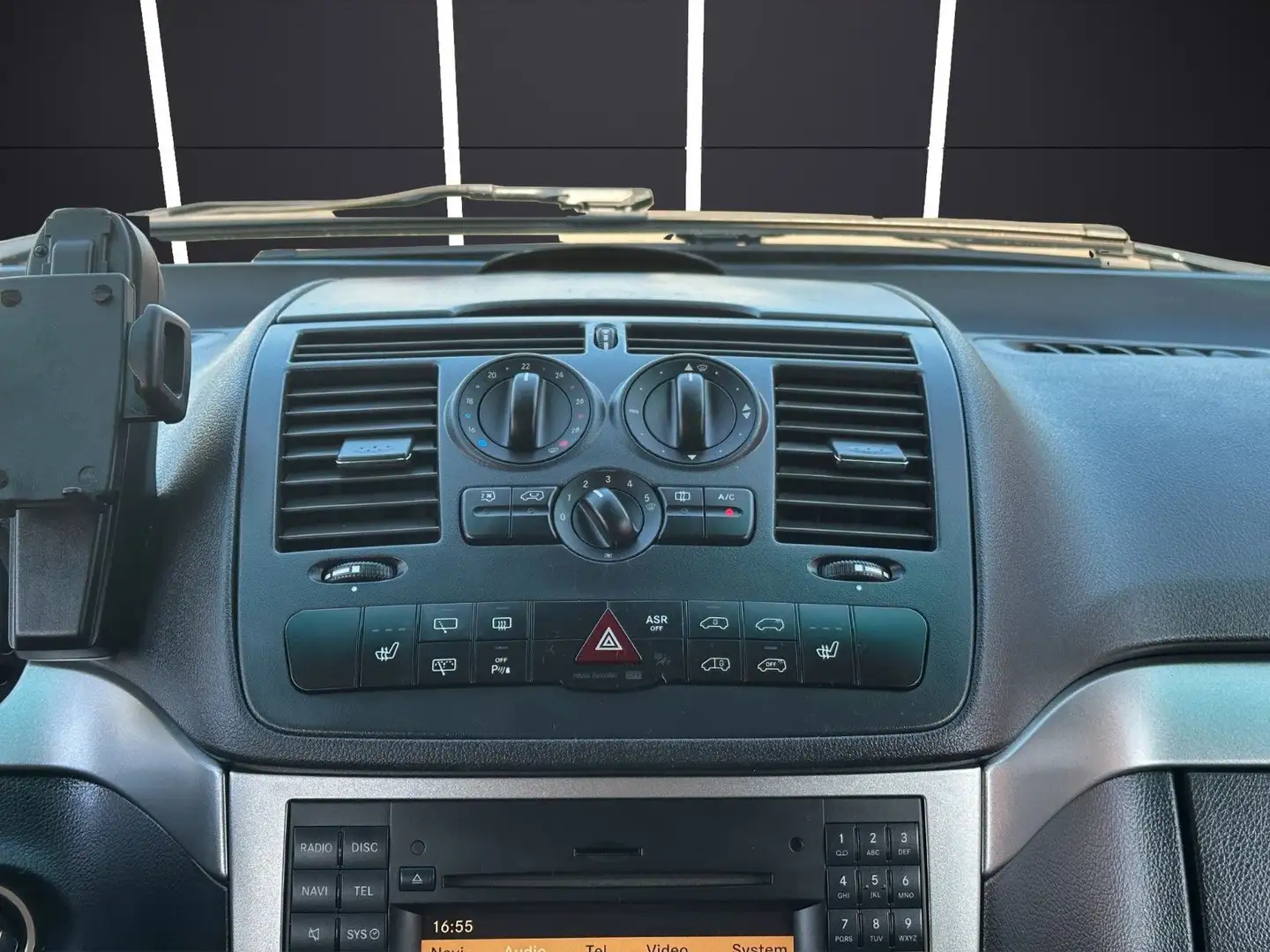 Vehicle image, number 15