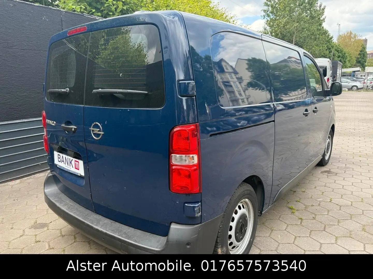 Vehicle image, number 4
