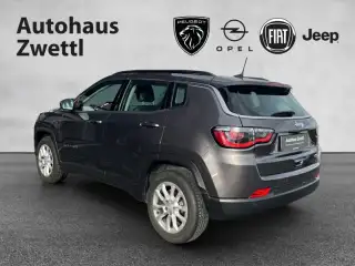 Vehicle image thumbnail, number 4