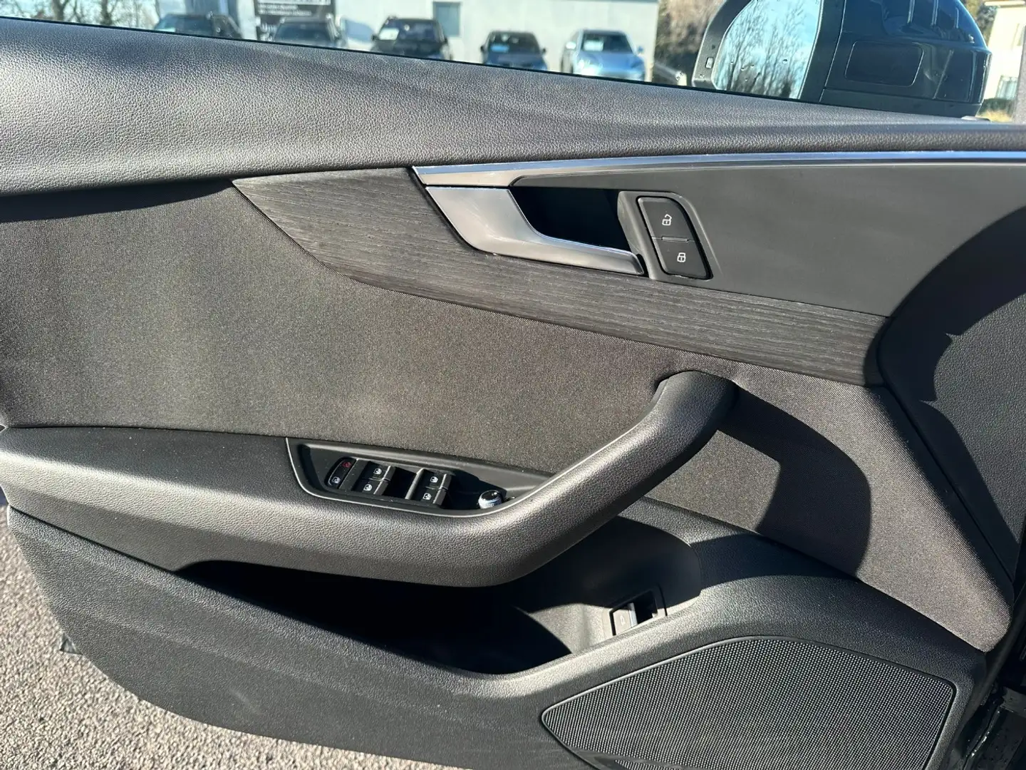 Vehicle image, number 9