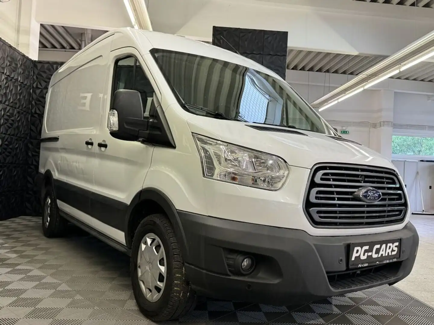 Vehicle image, number 4