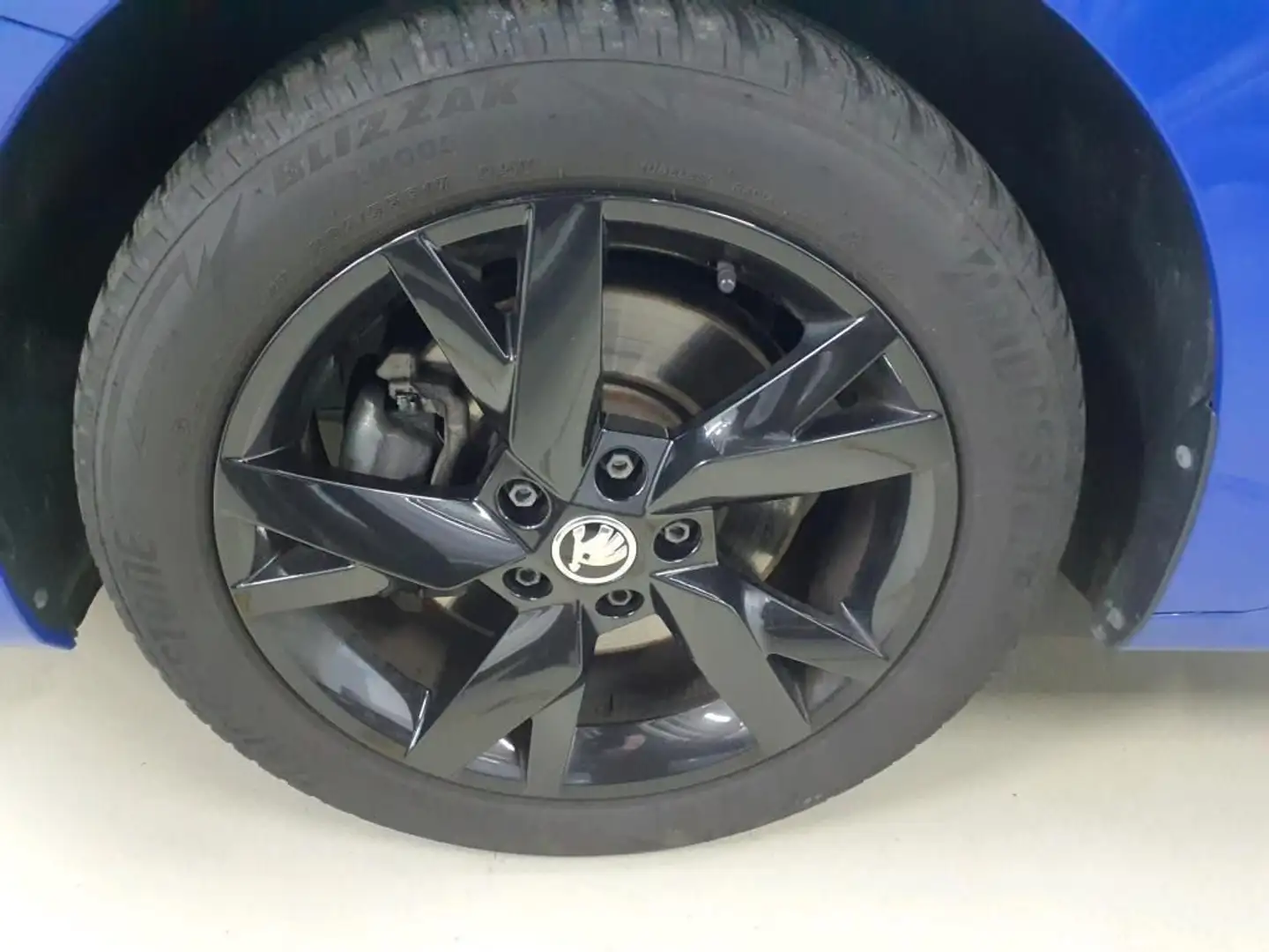 Vehicle image, number 9