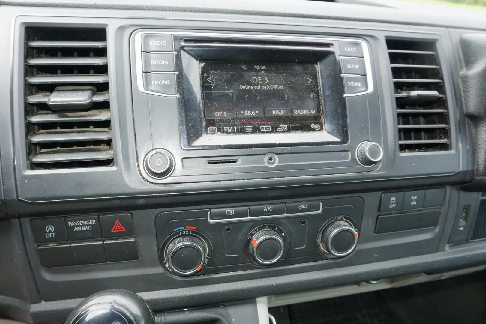 Vehicle image, number 10