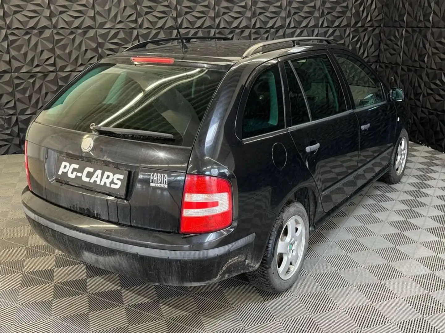 Vehicle image, number 16