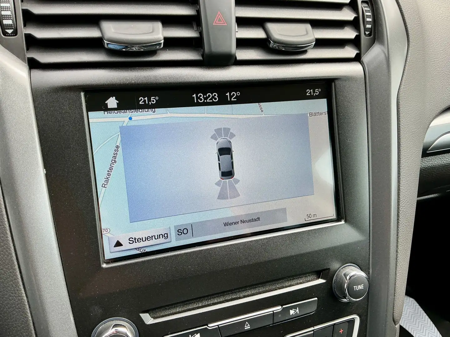 Vehicle image, number 16