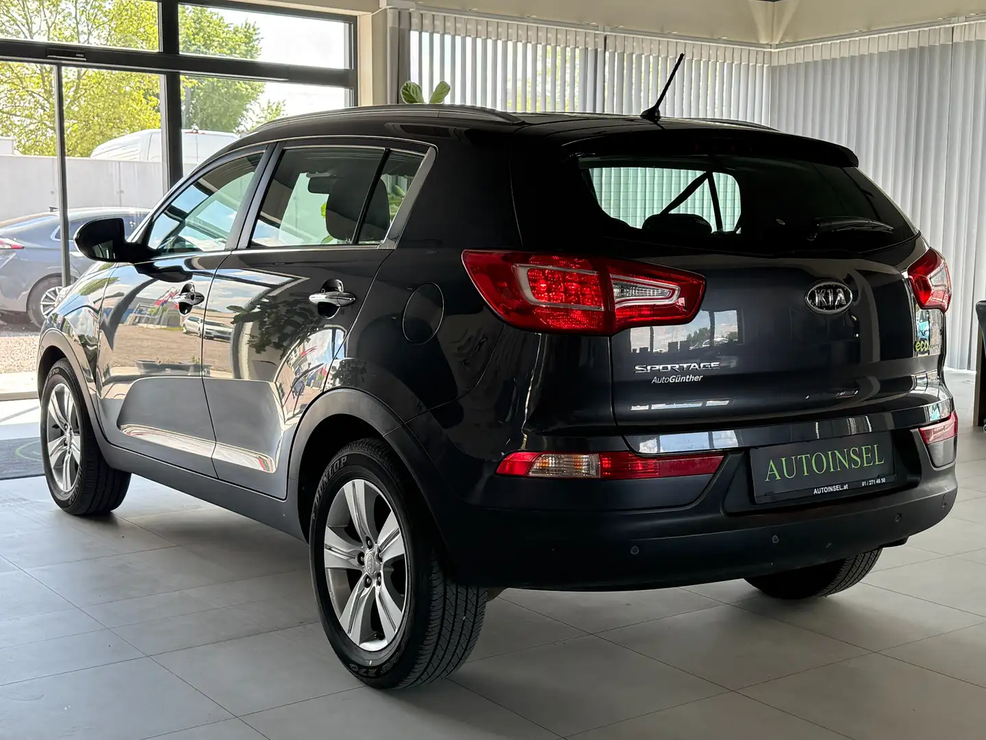 Vehicle image, number 4