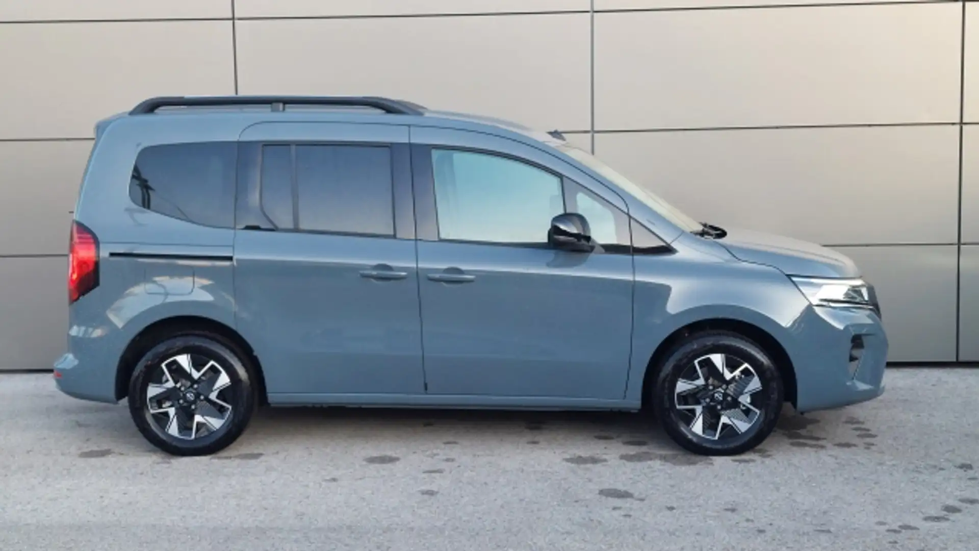 Vehicle image, number 2