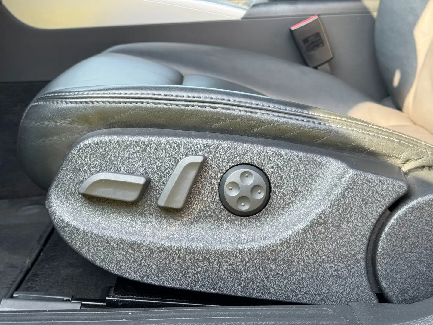 Vehicle image, number 16