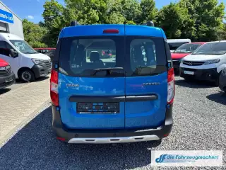 Vehicle image thumbnail, number 7
